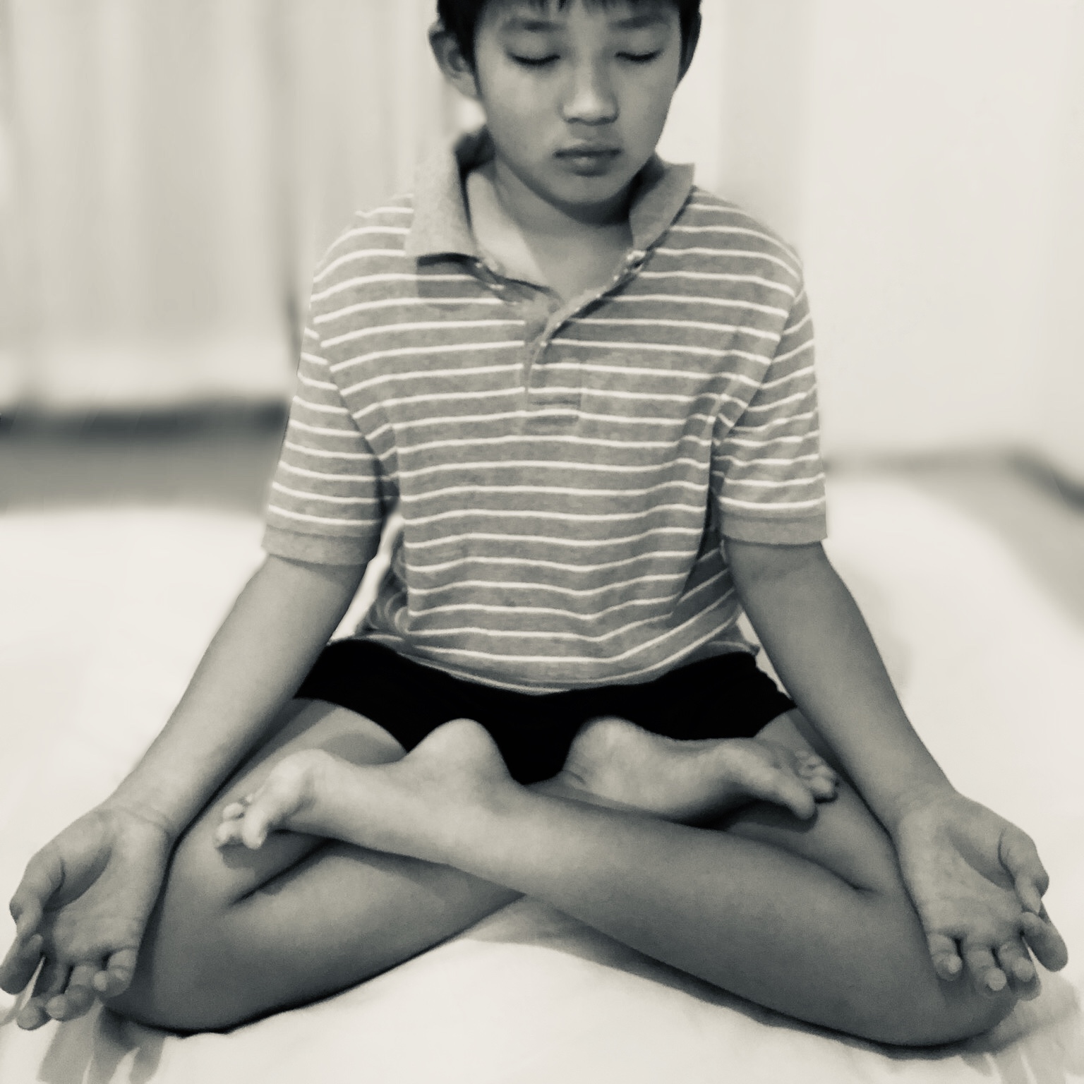【子どもの瞑想】ストレス軽減・集中力UP！子どもと一緒に瞑想しよう